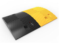 Speed Hump Rubber BlackYellow 500mm With Fixings